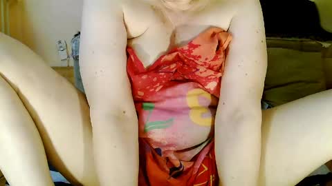 Snapshot of sexymayagold chatting on June 6, 12:21 pm Squirty Maya Gold online show from June 6, 12:21 pm