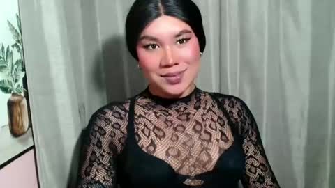 Snapshot of sexymika_xoxo chatting on May 25, 5:46 am Mika online show from May 25, 5:46 am