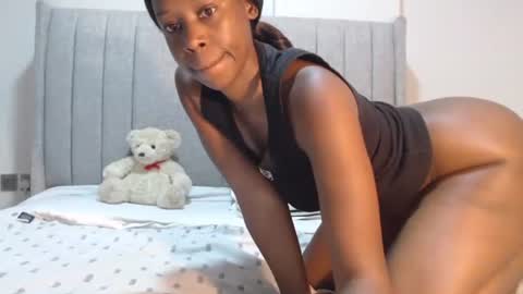 Snapshot of sexymonalisa1 chatting on October 1, 3:12 am sexymonalisa1 online show from October 1, 3:12 am