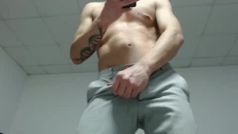 Snapshot of sexymuscle26 chatting on January 4, 8:05 pm Adrian online show from January 4, 8:05 pm