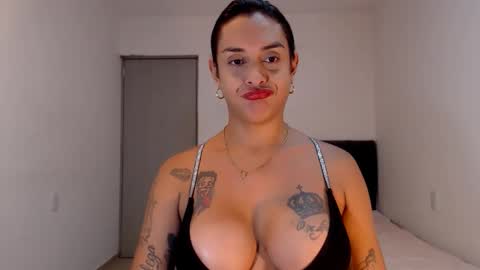 Snapshot of sexynatalia25 chatting on June 8, 8:20 pm Natalia Duran online show from June 8, 8:20 pm