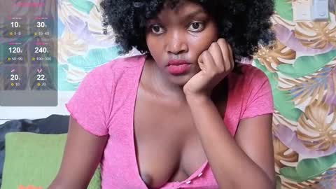 Snapshot of sexypetite_lee chatting on March 1, 12:51 pm Lee online show from March 1, 12:51 pm