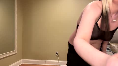 Sexypiglet2728 online show from January 22, 2:48 am