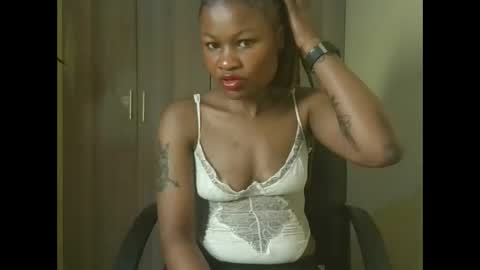 queenivy online show from November 29, 4:04 am