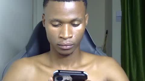 Snapshot of sexyromeo_bbc chatting on June 18, 7:29 pm Enzo online show from June 18, 7:29 pm
