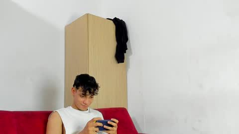 Snapshot of sexys_boys18 chatting on June 24, 7:35 pm MATIAS-18 THIAHO -18 MAX-19 NICOKALY-19 CAIN-19 MOD ESTEBAN online show from June 24, 7:35 pm