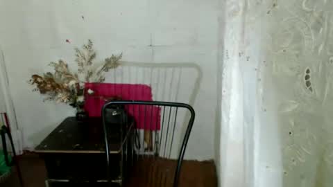 Snapshot of sexyseductionxx chatting on April 4, 2:21 am carl online show from April 4, 2:21 am