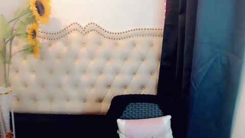 Snapshot of sexyshinixx chatting on September 10, 1:55 pm sexyshinixx online show from September 10, 1:55 pm