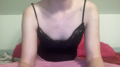 Snapshot of sexyskylar2016 chatting on July 1, 2:35 am Sexy Skylar online show from July 1, 2:35 am