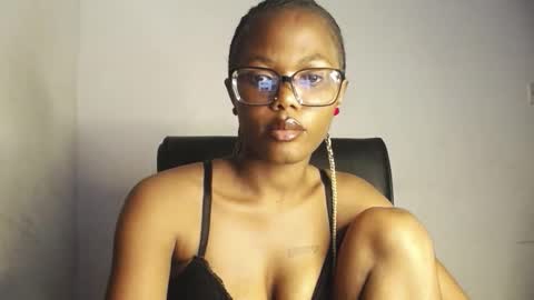 Darkskinned Rae online show from March 27, 10:53 pm