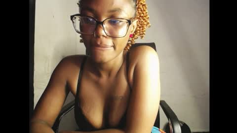 Darkskinned Rae online show from April 28, 9:42 pm