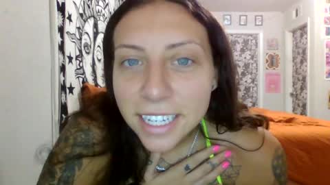 Snapshot of sexytatslut369 chatting on June 20, 5:38 pm sexytatslut369 online show from June 20, 5:38 pm