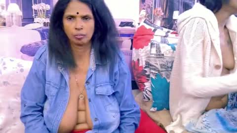 Snapshot of sexyva4u2luv chatting on June 18, 9:14 am sexyva4u2luv online show from June 18, 9:14 am
