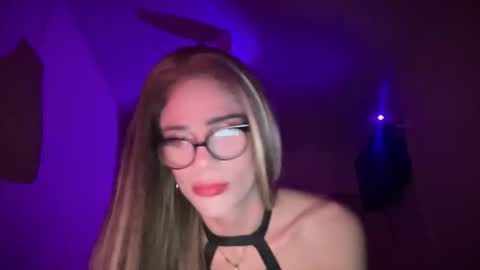 Snapshot of sexyvalerynsx chatting on June 4, 9:54 pm Valsexxx91 online show from June 4, 9:54 pm