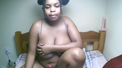 sexyyred_ online show from May 5, 4:26 pm