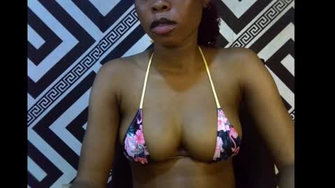 Snapshot of sezy_petite chatting on September 11, 10:48 am Wealth online show from September 11, 10:48 am