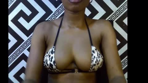 Snapshot of sezy_petite chatting on September 15, 11:38 pm Wealth online show from September 15, 11:38 pm