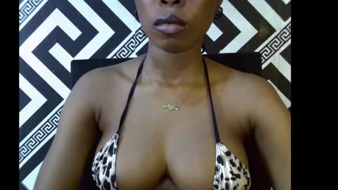 Snapshot of sezy_petite chatting on September 25, 10:46 pm Wealth online show from September 25, 10:46 pm