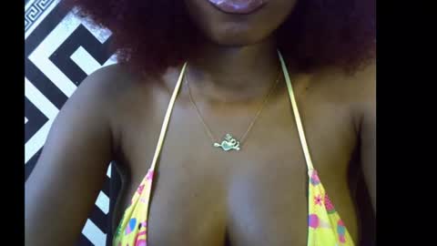 Snapshot of sezy_petite chatting on October 2, 10:39 pm Wealth online show from October 2, 10:39 pm