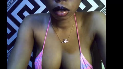 Snapshot of sezy_petite chatting on October 8, 7:50 am Wealth online show from October 8, 7:50 am