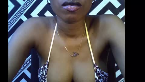 Snapshot of sezy_petite chatting on October 17, 7:38 pm Wealth online show from October 17, 7:38 pm