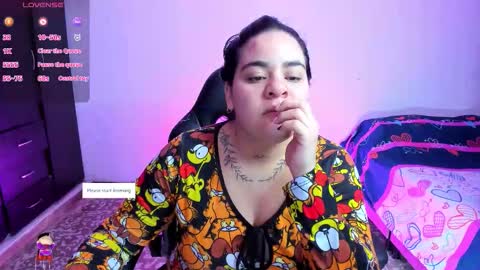 Snapshot of shaaroonhillss1 chatting on December 1, 11:04 am sharoon online show from December 1, 11:04 am