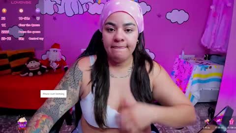 Snapshot of shaaroonhillss1 chatting on December 2, 11:04 am sharoon online show from December 2, 11:04 am