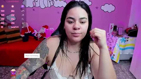 Snapshot of shaaroonhillss1 chatting on December 17, 7:20 pm sharoon online show from December 17, 7:20 pm