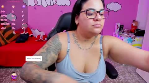 Snapshot of shaaroonhillss1 chatting on December 22, 8:28 pm sharoon online show from December 22, 8:28 pm