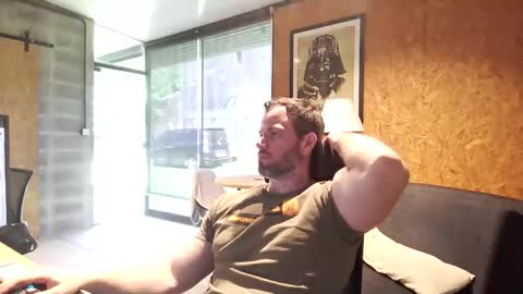 Snapshot of shad0w_hunter chatting on March 31, 1:55 pm shad0w_hunter online show from March 31, 1:55 pm