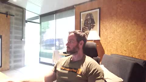 Snapshot of shad0w_hunter chatting on April 10, 12:10 pm shad0w_hunter online show from April 10, 12:10 pm