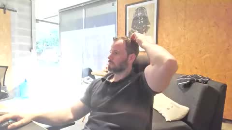 Snapshot of shad0w_hunter chatting on April 27, 6:06 pm shad0w_hunter online show from April 27, 6:06 pm