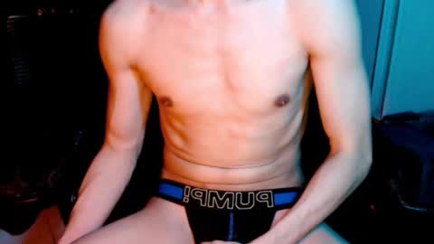 Snapshot of shadowfriend30 chatting on December 6, 7:43 am shadowfriend30 online show from December 6, 7:43 am