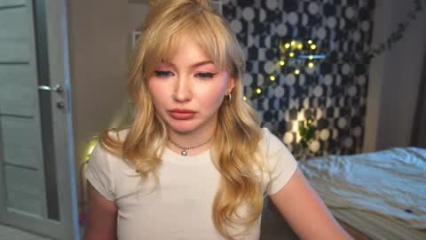 Snapshot of shadowladyyy chatting on April 7, 9:43 am Sindy and Nancy Next stream 1 December online show from April 7, 9:43 am