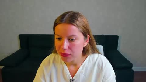 Snapshot of shakira_lux chatting on June 18, 8:47 am Shakira online show from June 18, 8:47 am