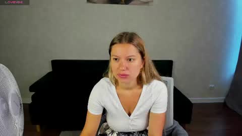 Snapshot of shakira_lux chatting on July 19, 9:13 am Shakira online show from July 19, 9:13 am