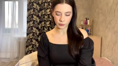 Snapshot of shalasauage chatting on December 17, 7:25 am Lara online show from December 17, 7:25 am