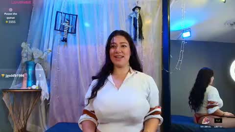 Snapshot of shalyn_lux chatting on October 23, 3:28 am shalyn_lux online show from October 23, 3:28 am