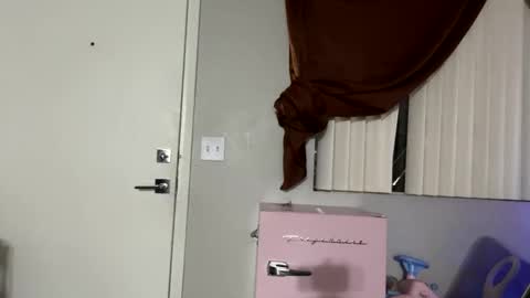 Snapshot of shamanwoman chatting on December 2, 5:04 am Shaman Woman online show from December 2, 5:04 am