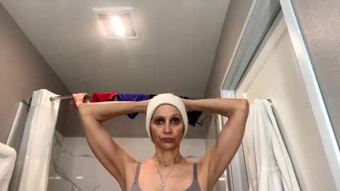 Snapshot of shamanwoman chatting on February 1, 3:30 am Shaman Woman online show from February 1, 3:30 am