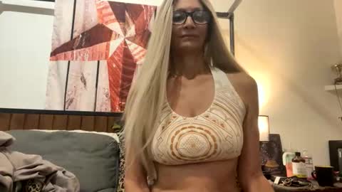 Snapshot of shamanwoman chatting on November 7, 5:07 am Shaman Woman online show from November 7, 5:07 am