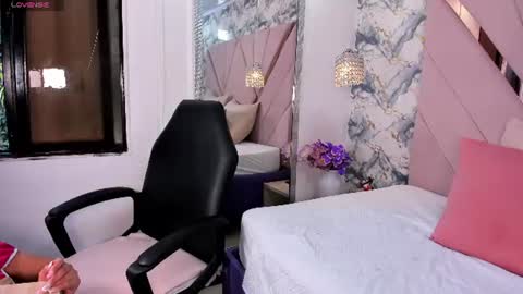 Snapshot of shamara_thomson chatting on June 16, 10:23 pm Shamara Thomson online show from June 16, 10:23 pm