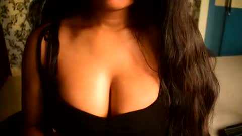 Snapshot of shanaya_indian chatting on June 18, 3:07 am shanaya indian online show from June 18, 3:07 am