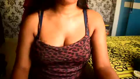Snapshot of shanaya_indian chatting on June 19, 3:33 am shanaya indian online show from June 19, 3:33 am