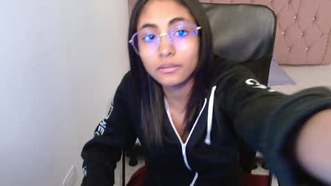 shanelle online show from January 29, 9:23 am