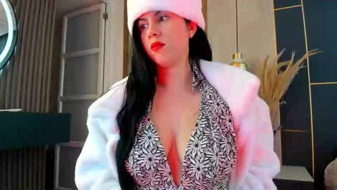 Shanell Moore online show from December 16, 12:54 pm