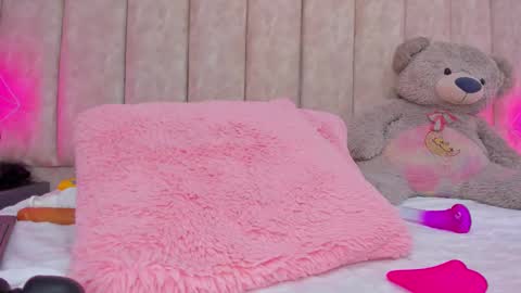 Snapshot of shanelwest7 chatting on December 1, 4:29 pm Shanel online show from December 1, 4:29 pm