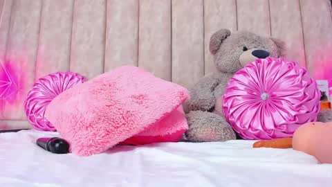 Snapshot of shanelwest7 chatting on December 11, 4:20 pm Shanel online show from December 11, 4:20 pm