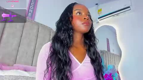 Snapshot of shanelwest7 chatting on June 29, 1:44 pm Shanel online show from June 29, 1:44 pm