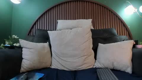 Snapshot of shannel__queen chatting on June 17, 9:27 pm shannel__queen online show from June 17, 9:27 pm